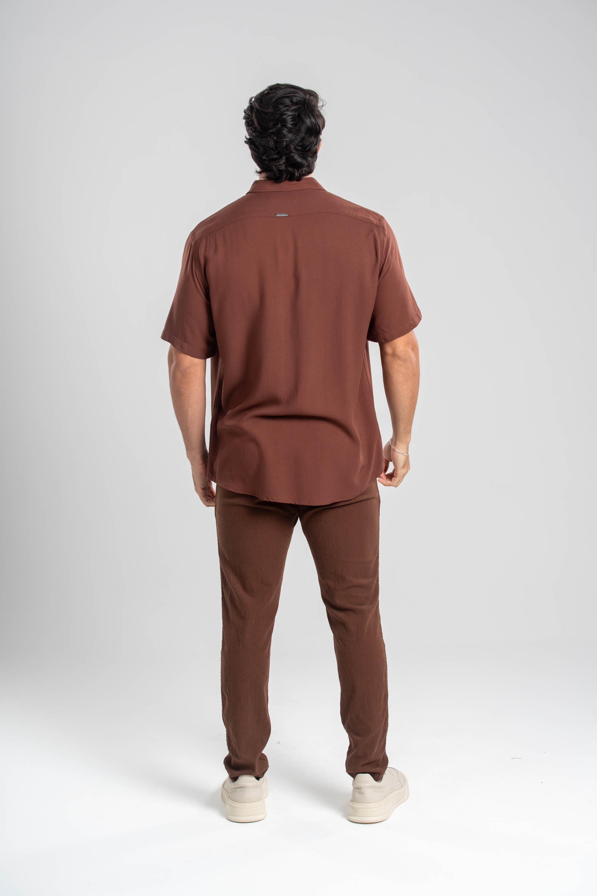 Conjunto - Camisa Easy Vibe Marrom e Calça Resort Marrom