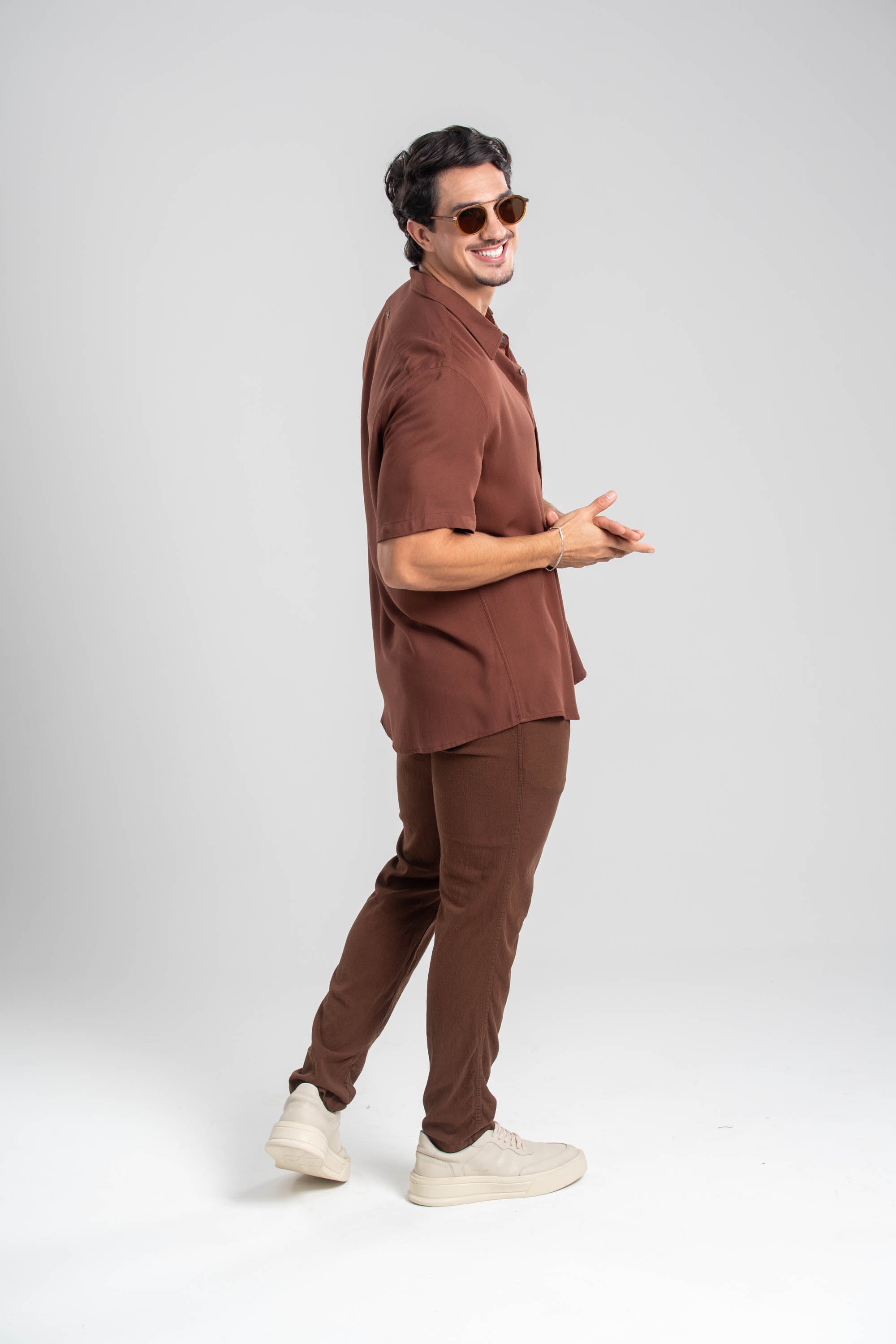 Conjunto - Camisa Easy Vibe Marrom e Calça Resort Marrom